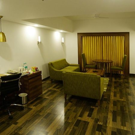Lemon Tree Hotel Коимбатур Экстерьер фото